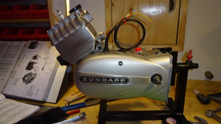 Linker Motordeckel montiert